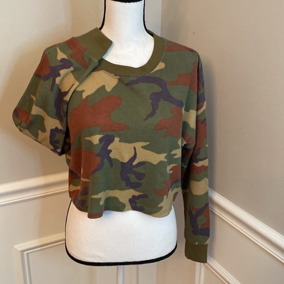 Forever 21 Oversized Ribbed Crop Top size Medium Camo - Picture 1 of 7